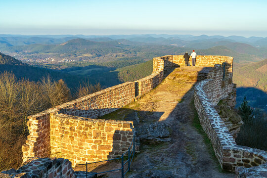 Die Wegelnburg im Abendlicht, Pf&auml;lzerwald, Rheinland-Pfalz, Deutschland