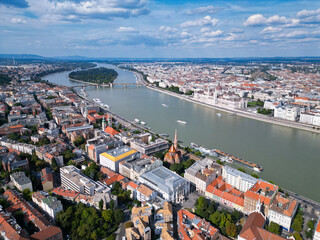 Vue aérienne panoramique de la ville capitale Budapest avec parlement hongrois Országház...