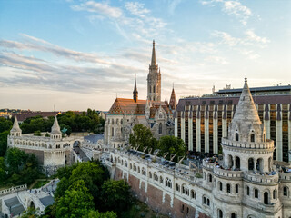 Vue aérienne panoramique de la ville capitale Budapest avec église Our Lady of Buda Castle,...
