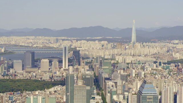 서울의 현대적 아이콘: 코엑스와 롯데타워의 드론 롱샷 | Modern Icons of Seoul: Drone Long Shot of COEX and Lotte Tower