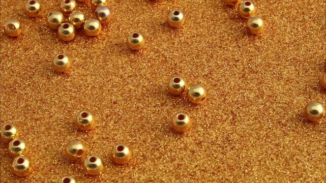 Golden beads to make necklaces and bracelets