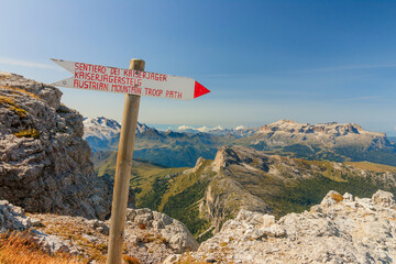 Lagazuoi Fanesgruppe Dolomites Kaiser Jäger via ferrata sign in the front