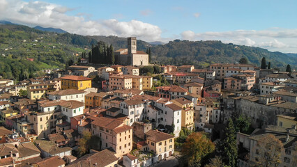 Naklejka premium Aerial view of Barga, Garfagnana, showcasing the picturesque Italian village on a sunny day