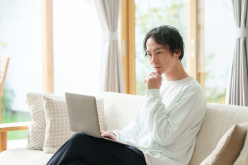 男性　パソコン