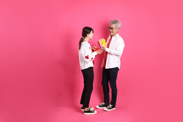 Fototapeta premium man and woman in red clothes
