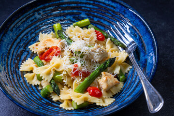 Farfalle pasta with green asparagus, cherry tomatoes and chicken