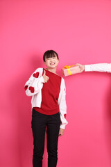 20s woman in red t-shirt