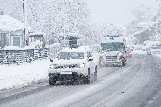 Traffic on a city street in winter - Powered by Adobe