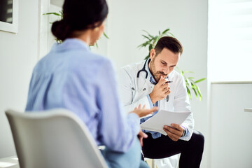 Fototapeta premium Medical Consultation Between Doctor and Patient in a Brightly Lit Office