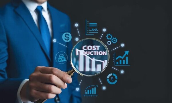 Strategic Cost Reduction: Boosting Profits Through Effective Expense Management and Quality Improvement. Visualizing financial savings, economic downturn       