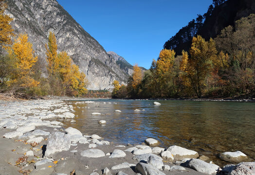 Oberes Inntal bei Zams im Herbst - Upper Inn Valley in autumn