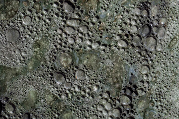 Keramische Glasur mit blasenartiger Oberfläche - bubble-like glazing on ceramic