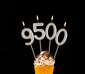 Candles forming the number 9500 - Number of views, views or followers.