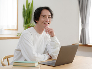 男性　パソコン
