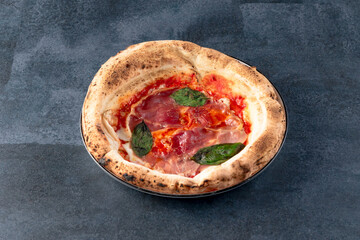 生ハムとバジルのピッツァ　prosciutto and basil pizza