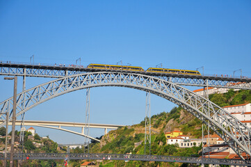 ドウロ川に架かるドン・ルイス1世橋のとても美しい風景