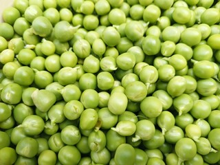 green peas background