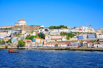 Fototapeta premium ポルトガル第二の都市ポルトのとても美しい歴史地区の風景
