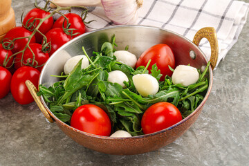 Salad with mozzarella and arugula