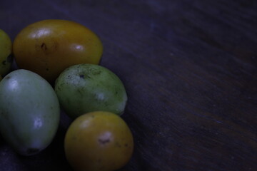 Tomatoes can be eaten directly or cooked first