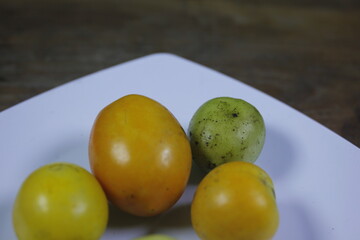 Tomatoes can be eaten directly or cooked first