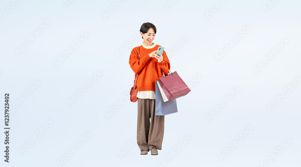 Poster ショッピングバッグを持ってスマホを見るおしゃれなミドル女性の全身写真（切り抜き背景透過pngも販売しております。作成者リンクから「png」で検索してください）