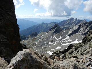 Blick von der Georgsscharte hinunter ins Prititschkar...darüber das Kleine Petzeck 2798m mit der...