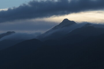 Obraz premium clouds over mountains