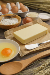 バターと小麦粉と生卵｜料理・お菓子作り　イメージ