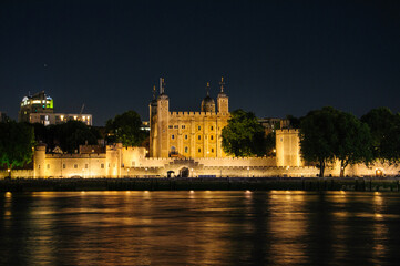テムズ川越しに見るロンドン塔のとても美しい風景Beautiful view of the Tower of London across the River Thames