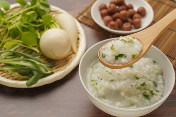 日本の食べ物｜七草がゆ　イメージ