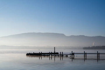 Reflets Flottants dans l&rsquo;Aube Hivernale