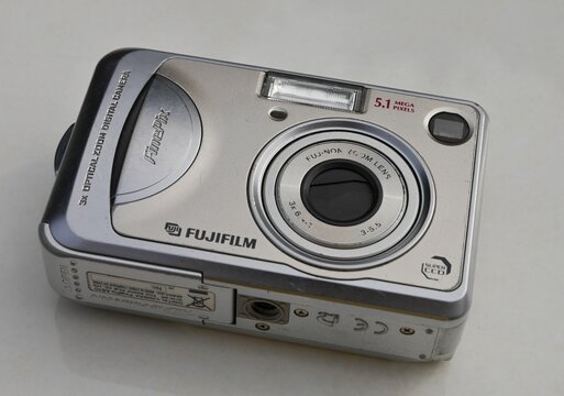 Fujifilm Fine Pix A510 vintage digital compact camera