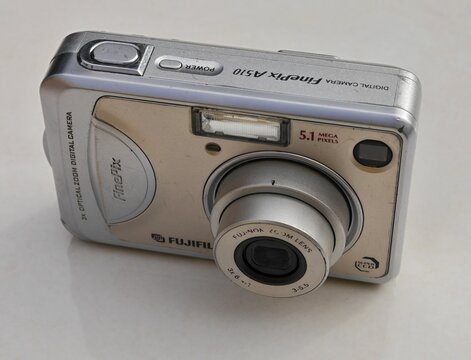 Fujifilm Fine Pix A510 vintage digital compact camera
