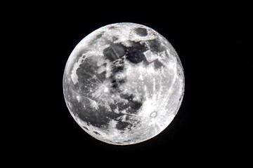 Obraz premium A full moon in dark black night