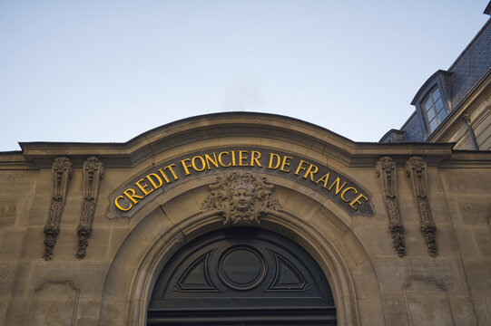 facade du cr&eacute;dit foncier de France, Paris