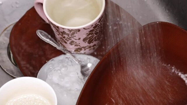 食器洗い、洗浄後の食器、清潔感、洗い物