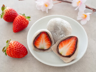 いちご大福と新鮮ないちご