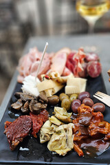 dishes cooked by chefs from starred restaurants in their kitchens in the most important Italian cities