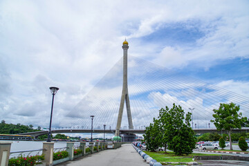 Fototapeta premium ブルネイ川を跨ぐ斜張橋のスンガイケブン橋