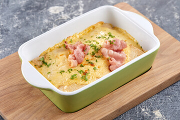 meat lasagne in the pot