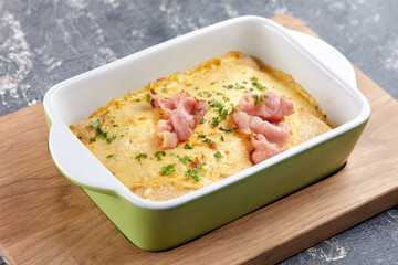 meat lasagne in the pot
