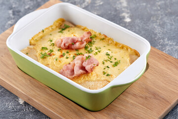 meat lasagne in the pot