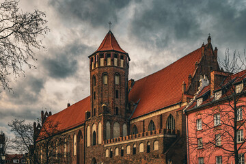 Obraz premium St. Nicholas' Cathedral and winter Gdansk cityscape