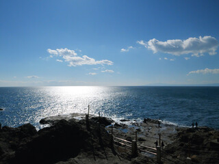 日本、冬、神奈川県、晴天の江ノ島からの眺め
