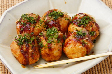 大阪名物　たこ焼き