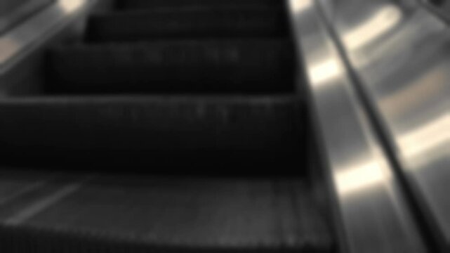 Rolltreppe mit Stufen in Nahaufnahme, Aufstieg, Karriere, Aufw&auml;rtsbewegung, Perspektive, barrierfrei, modern, Technologie, Architektur, Ziele, Karriereleiter, Zukunft, Zielstrebigkeit, Bequemlichkeit

