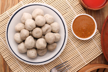 Delicious Meatballs with Spicy Peanut Sauce