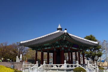 Obraz premium Pagoda in Yongdusan Park in Busan