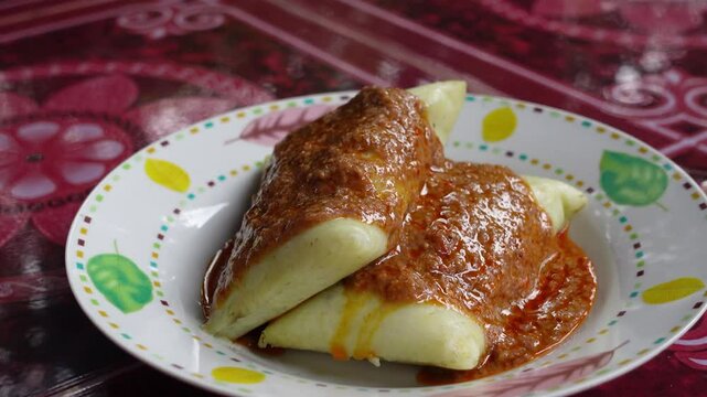 South Kalimantan's special food called lepat or buras is served on a plate.